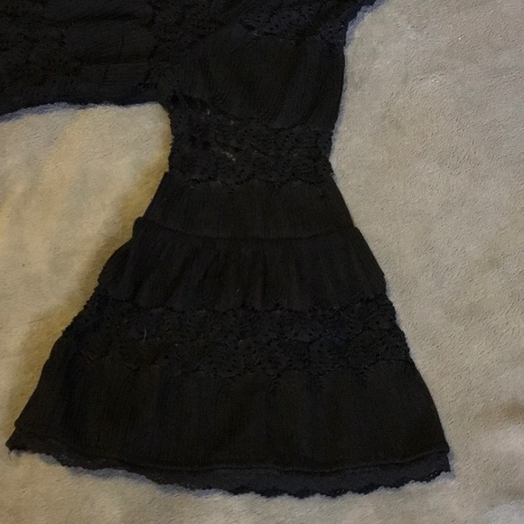 New York and company gently loved knee length with 3/4 bell sleeved - Picture 3 of 3